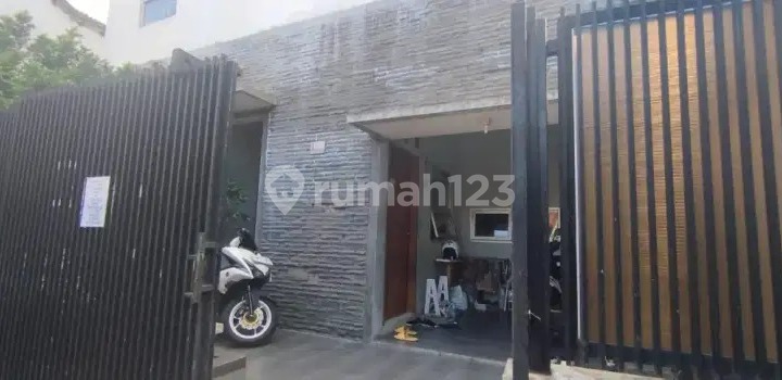 For Sale 3-Story Boarding House in Strategic Location, Cisitu Lama, Dago. 2