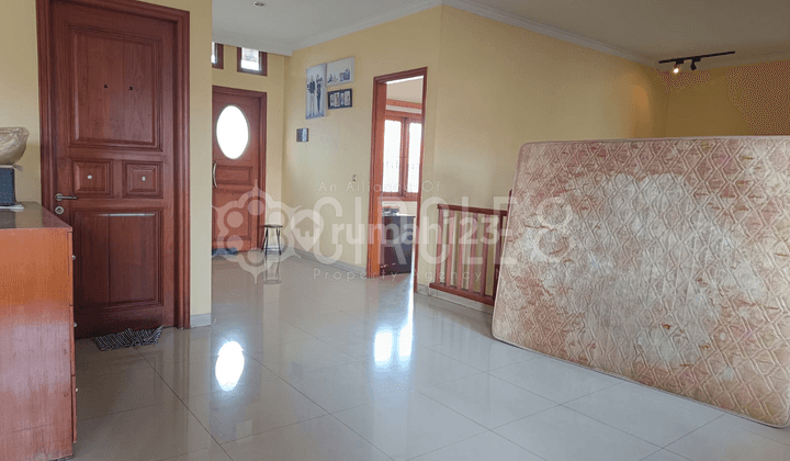 Rumah Mewah Semi Furnished di Taman Kopo Indah, Bandung 2