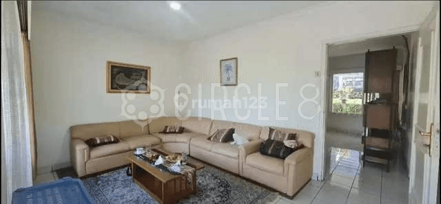 Dijual Rumah Luas dan Nyaman di Setiabudi 2