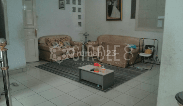 Rumah 2 Lantai Semi Furnished di Taman Holis Indah, Bandung 1