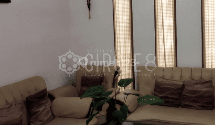 Rumah 2 Lantai Bagus Unfurnished SHM di Sarimanis, Bandung 1