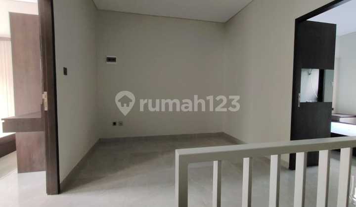 Comfortable 2-Story House in a Strategic Location, Gunung Batu, Bandung