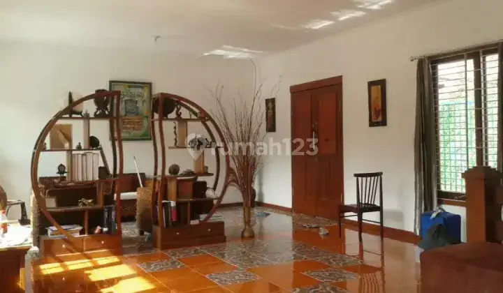 Rumah 2 Lantai Bagus Furnished SHM di Ciburial, Bandung 1