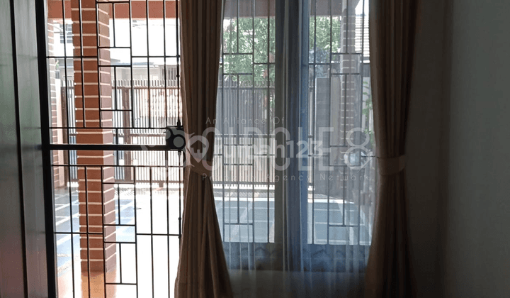 Rumah 2 Lantai Bagus Furnished SHM di Taman Kopo Indah, Bandung 1