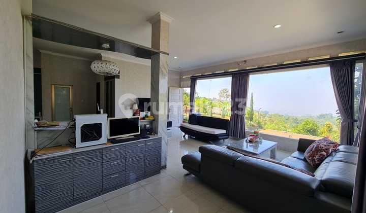 Dijual Rumah Rasa Villa Nyaman di Kolonel Masturi Cimahi