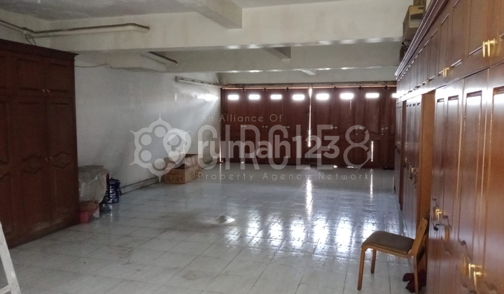 Dijual Rumah Mewah Luas di Komplek Elite Setra Duta 2