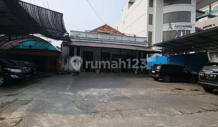 Rmh lama pinggir jl besar,  jl prapatan menteng jakarta pusat sertifikat SHM 