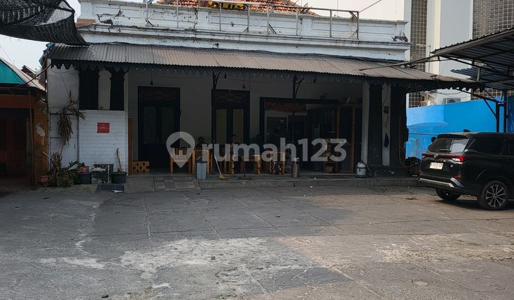 Rmh lama pinggir jl besar,  jl prapatan menteng jakarta pusat sertifikat SHM  2