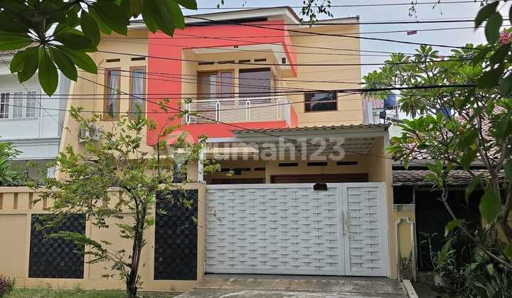 Dijual Harga Murah Rumah 2 Lantai Lokasi Strategis