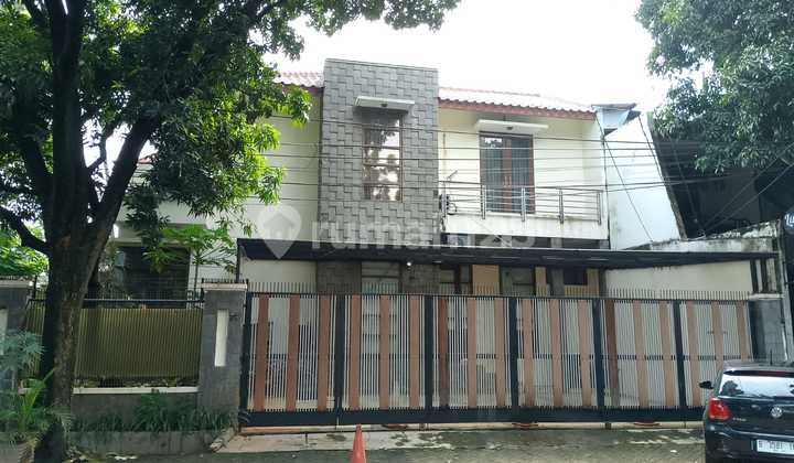 SHM, Dekat Sekolah Internasional,