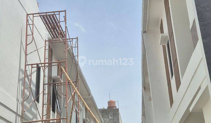 Rumah Baru Dalam Cluster, Lokasi Strategis Dijual Cepat 2 Lantai 1