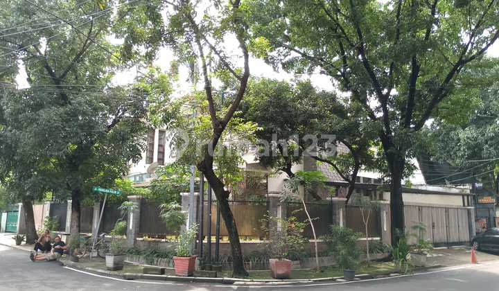 SHM, Dekat Sekolah Internasional, 2