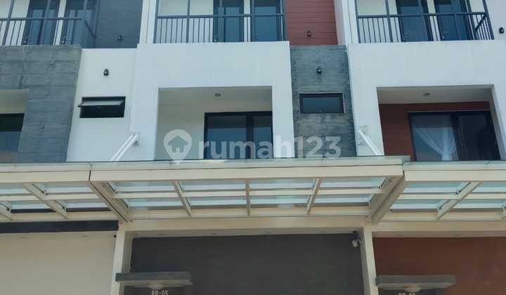 For Rent / Sale Flexy Home 3 Floors in Ciputat