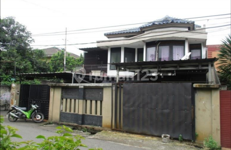 Rumah 2 Lantai Lokasi Strategis dan Tanah Luas di Jaksel