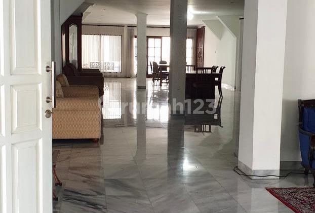 Dijual Cepat Rumah Lama Lokasi Strategis SHM di Menteng