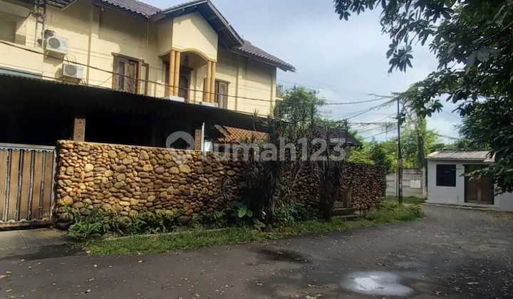 Rumah 2 Lantai SHM Strategis dan Lingkungan Nyaman Harga Murah