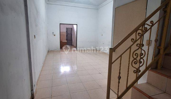 Rumah 2 Lantai Bagus di Jalan Umar - Mustafa - Krakatau, Medan 2