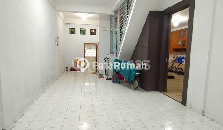 For Sale: Attached Shop House in Katamso Area For Sale: Attached Shop House in Katamso Area