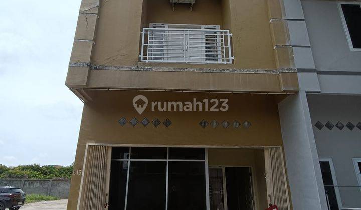 Rumah 2 Lantai Semi Furnished di Jalan Sunggal , Medan 1