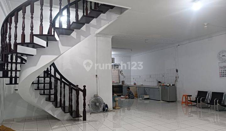 Rumah di Jalan Kelapa Sawit - Daerah Jalan Putri Hijau, Medan 2