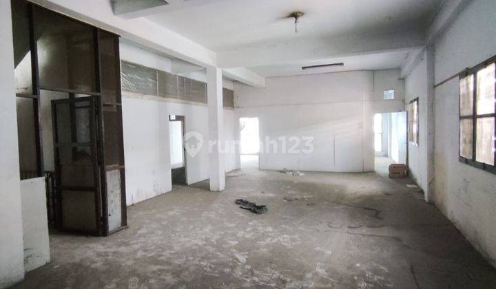 Rumah 3 Lantai SHM di Jalan Krakatau, Medan 1