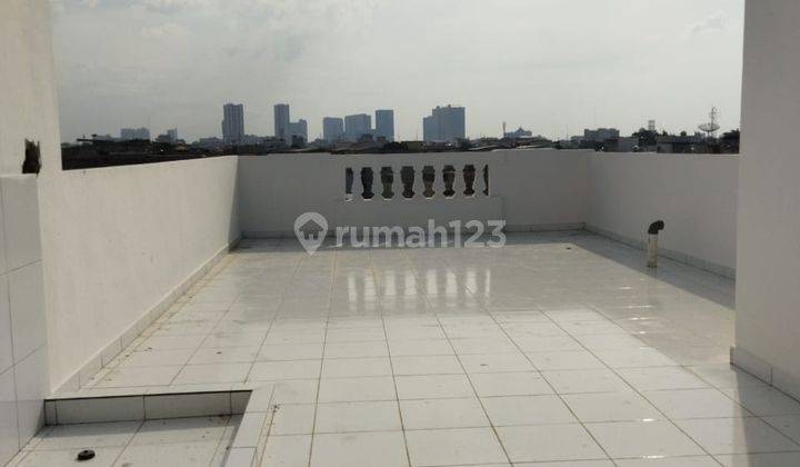 Rumah 3 Lantai Unfurnished di Jalan Sentosa Lama, Medan 2