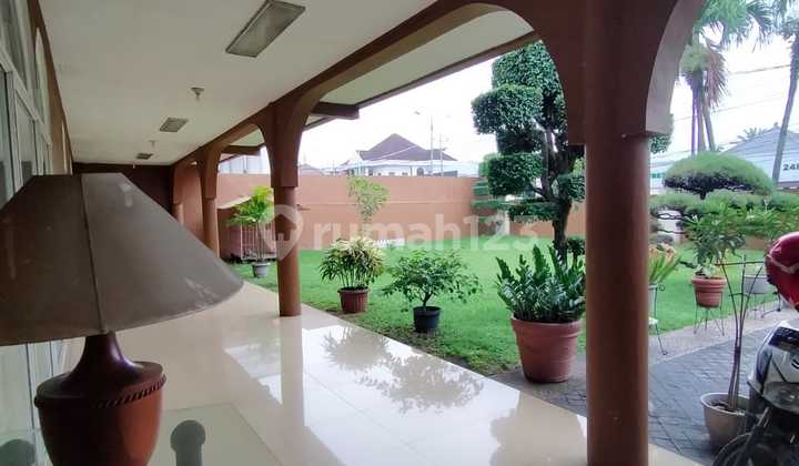 Jual villa mewah daerah polonia 1