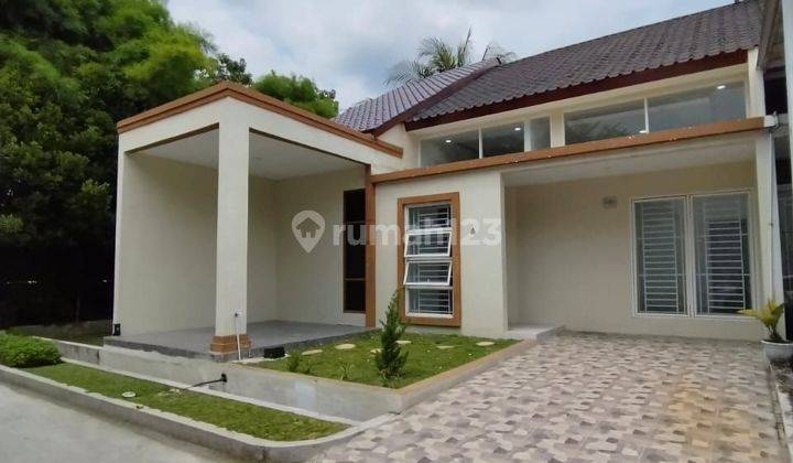 Dijual Rumah Komp Halton Place Posisi Hook Baru Renovasi 1