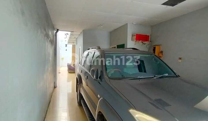 Jual villa mewah daerah polonia 2