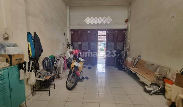 Rumah Bagus Unfurnished di Jalan Pukat 1, Medan 1