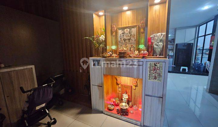 Rumah Full Furnished Dijual di Komplek Givency One 2