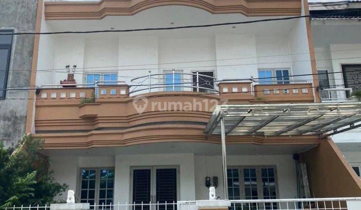 Rumah 2 Lantai di Komplek Malibu Indah, Medan 1