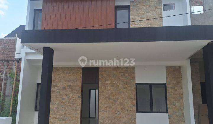 Rumah 2 Lantai di Jalan Flamboyan Raya Simpang Pemda, Medan 1