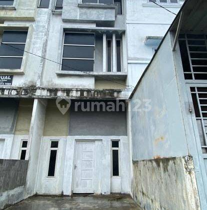 Rumah 3 Lantai Butuh Renovasi di Jalan Tusam 
, Medan 1