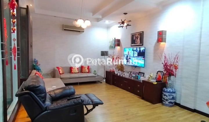 For Sale: Attached Shop House in Katamso Area For Sale: Attached Shop House in Katamso Area