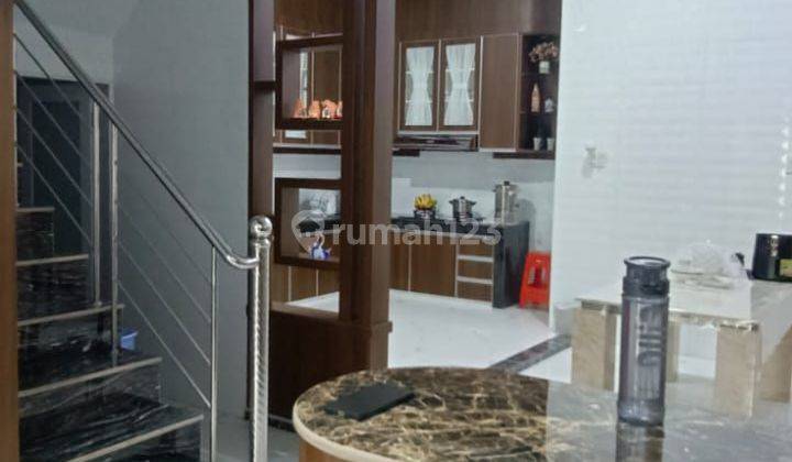 Rumah Cantik 2,5lantai Daerah Bhayangkara 2