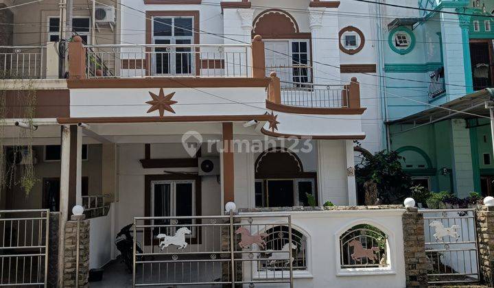 Villa 3 tingkat Dekat Daerah Royal Sumatera 1