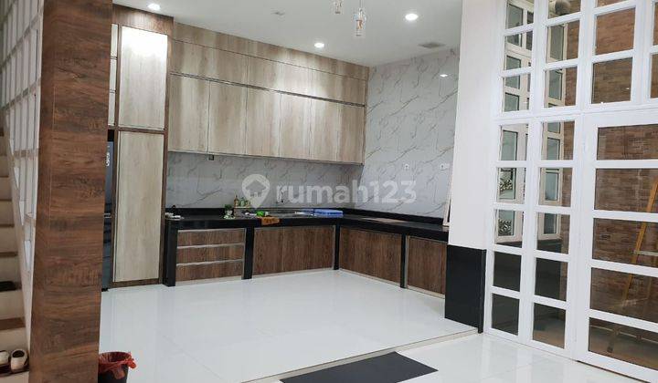 Rumah 2 Lantai Bagus Daerah Cemara Asri 2