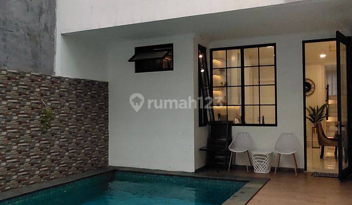 Rumah Mewah Posisi Hook Dengan Kolam Renang di Foresta Bsd 1