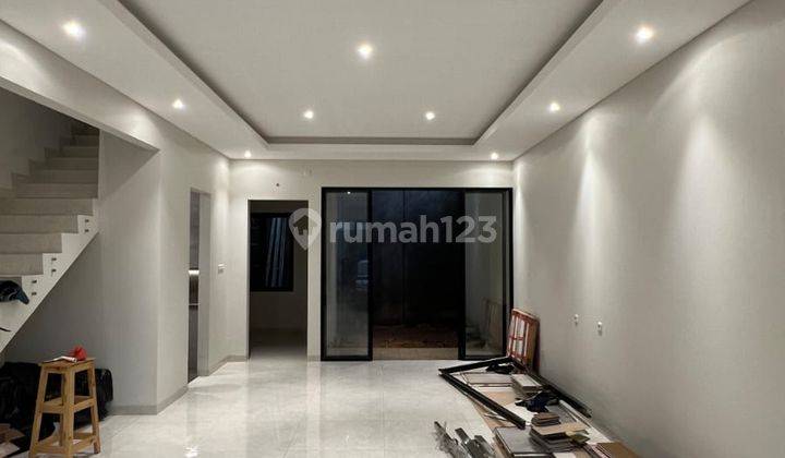 Rumah Modern Minimalis Cantik Siap Huni Dengan Halaman Belakang Yang Luas 2