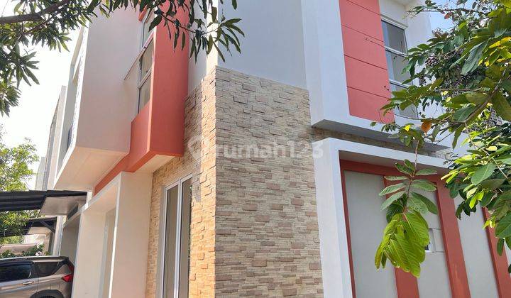 Rumah Hook Kondisi Rapih Siap Ditempatin Cluster Gading Serpong 2