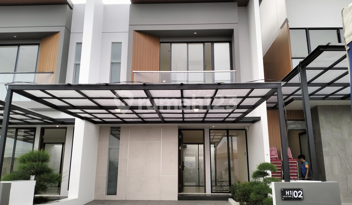 For Sale Beautiful 2-Story House, Central Makassar Near Toll Access