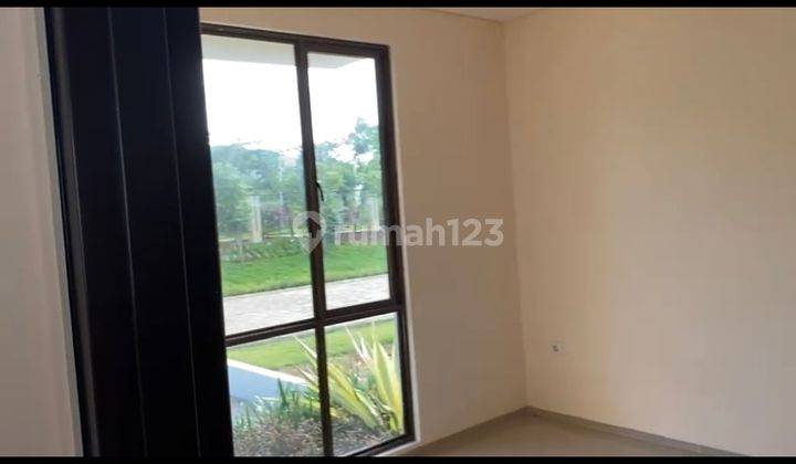 Rumah Mewah Dengan Fasilitas Kolam Renang 2