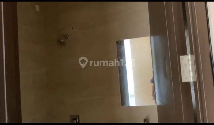 Rumah Mewah Dengan Fasilitas Kolam Renang 4