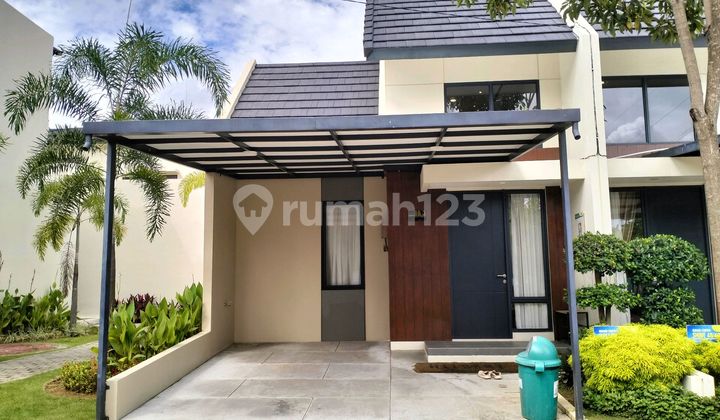 For Sale: House with Easy Access to Toll Road & Airport, Comfortable Neighborhood