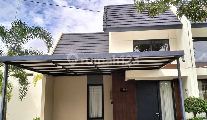 For Sale: House with Easy Access to Toll Road & Airport, Comfortable Neighborhood