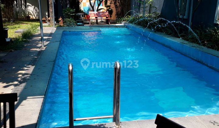 Rumah mewah dekat AKPOL di Jl.Semeru ada kolam renang 3