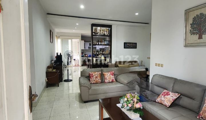 Wts / For Sale Ready-to-Occupy House, Strategic Location, and House Position Close to Park in Golden Vienna, BSD City, Serpong, South Tangerang, Banten 2