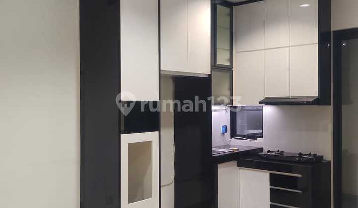 10EM - Green Royal Condo House