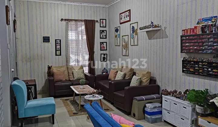 10KL - Rumah Cluster di Komplek Urbana Place Bintaro Ciputat